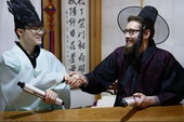 Faker rủ phiên bản phương Tây của mình diện Hanbok đón năm mới sớm