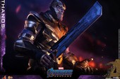 Avengers: Endgame- Cận cảnh thiết kế của Thanos, một tay đeo găng Vô Cực, một tay cầm kiếm