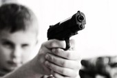 Nghiên cứu cho thấy, trẻ em sau khi chơi game bạo lực thường có xu hướng sử dụng súng