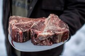 Miếng thịt để tận 15 năm vẫn được bán với giá 73 triệu: Nghe thấy kỳ cục nhưng sự thật về giá trị của nó mới bất ngờ