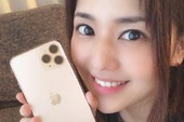 "Nữ hoàng phim người lớn" Aoi Sora "tự sướng" với iPhone 11 Pro, nhưng lại có một điều bất ngờ khác trên ảnh
