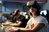 Microsoft ngừng cạnh tranh với Oculus Rift?
