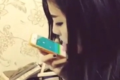 Sốc với cô gái Việt dùng lưỡi chơi Flappy Bird
