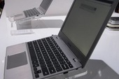 Laptop Chromebook dùng chip Celeron của Samsung giá từ 11,5 triệu đồng