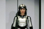 Robot không gian Nhật có hình dạng cô gái 