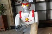 Robot siêu nhân bán mì tại Trung Quốc