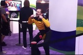 Fan Star Trek "quậy" sàn nhảy Kinect