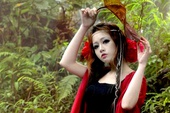 Cosplay mỹ nữ Việt show iPhone giữa... rừng
