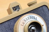 La Sardina giới thiệu máy ảnh Lomography với vỏ ngoài là vải bò denim