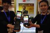 Samsung SCH-W999 - Android nắp gập 2 màn hình tại Trung Quốc