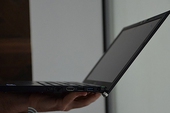 Trên tay Sony Vaio Z: Mỏng và nhẹ hơn cả Macbook Air