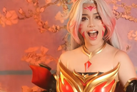 Đúng dịp cuối năm, MisThy bất ngờ để mặt mộc, biến hình Ahri Huyền Thoại Trỗi Dậy khiến anh em game thủ điêu đứng