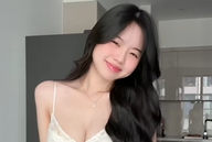 Gái xinh bất ngờ lên xu hướng nhờ khoe "lúm", quá khứ từng bị gắn mác  "bản sao" Tiểu Hý