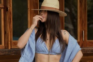 Gái xinh khẳng định không tập gym vẫn sở hữu body đẹp mê mẩn, dân tình "khăng khăng" là sản phẩm dao kéo