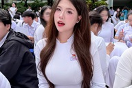 Diện áo dài trắng, nữ sinh hút hơn 300K lượt xem, CĐM phong cho danh hiệu "cả trường crush"
