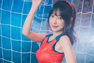 Hot girl "chơi lớn" mùa bóng đá, cổ vũ hàng loạt đội bóng cùng lúc để "không mất lòng" ai