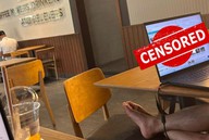 Ra quán cà phê làm việc, cô gái sốc nặng với trải nghiệm rùng mình, nhanh chóng "chạy ngay đi"