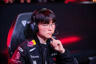 Cánh tay của Faker lại khiến fan "lo sốt vó"