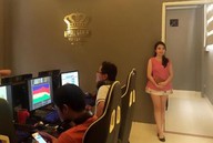 Royal Gaming - Tham quan quán game đỉnh của cô chủ 9x xinh đẹp
