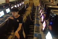 Tâm sự bất lực của chủ quán net khi khách tố nhân viên lười nhác