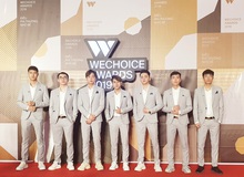 Khi thi đấu vừa căng vừa gắt là thế, nhưng lúc dự WeChoice Awards thì Team Flash lại bảnh bao, lịch lãm "hết phần người khác" như thế này đây!