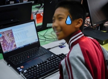 Pha outplay thầy cô của nam game thủ cấp 2: Giả vờ làm thầy hiệu phó, ra lệnh cho giáo viên giải tán các lớp học online