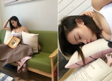 Đọc sách rồi ngủ gật lộ phần lớn vòng một gợi cảm, cô nàng bỗng chốc vụt sáng thành hot girl chỉ sau một ngày