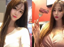 Xuất hiện ở quán bít tết, nàng hot girl nhanh chóng nổi tiếng sau một đêm nhờ vẻ ngoài nóng bỏng