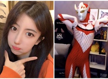 Cosplay "siêu nhân điện quang" ngay trên sóng, nữ streamer xinh đẹp bị "bay kênh" vì trang phục gợi cảm