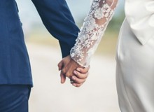 Đám cưới bị hủy do Covid-19, cặp đôi game thủ vẫn quyết định tổ chức lễ thành hôn theo một cách khiến họ hàng hai bên “ngã ngửa”