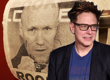 Giữa đại dịch, đạo diễn James Gunn mang giấy vệ sinh in mặt bạn mình ra dùng cho vui