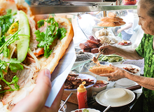 Bánh mì Việt Nam, hành trình từ ổ bánh “thượng lưu” cho đến món ăn đường phố làm kinh ngạc cả thế giới