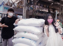 Giữa mùa đại dịch, hot streamer Hường Lulii và những người bạn quyên góp hơn 1 tấn gạo cho cây ATM gạo