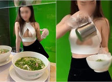 Đứng bán phở nhưng ăn mặc gợi cảm, cô gái gây ra tranh cãi lớn trên cộng đồng mạng
