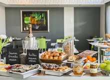 Tại sao khách sạn thường phục vụ buffet sáng miễn phí cho khách thuê phòng?