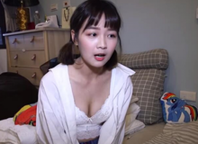 Bị "đột nhập" vào nhà bất ngờ, hot girl xinh đẹp khiến tất cả kinh ngạc bởi áo ngủ gợi cảm và bộ bikini "bốc mùi"