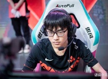 Đường giữa của Top Esports - Knight gay gắt trên kênh stream: "Đừng bao giờ đổ thừa thất bại là do tướng"