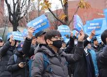 Nam giới Hàn Quốc biểu tình vì bị chê ‘ngắn’, đòi quyền bình đẳng cho cánh mày râu