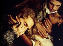 "Cháy mắt" 5 phim ma cà rồng hot nhất: Mỹ nữ Charmed khỏa thân với cảnh nóng táo bạo chưa sốc bằng nụ hôn "ấu dâm" của Brad Pitt