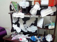 Đắng lòng nam game thủ, bị "niêm phong" dàn PC bằng băng vệ sinh chỉ vì mải game quên đi chơi với bạn gái