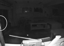 Lắp camera giám sát, chàng trai hoảng hồn khi thấy bóng ma và âm thanh lạ vào lúc 3h sáng