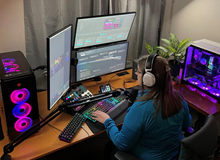 56 tuổi vẫn quẩy game FPS nhiệt, bà bác streamer cứ mỗi lần lên sóng lại hút tới gần trăm ngàn người theo dõi