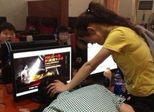 Đập hơn 300 triệu để bá đạo server, nam game thủ khóc ròng khi bị "vợ gank", xóa luôn cả nhân vật cho đỡ ảo tưởng