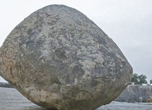 Bí ẩn tảng đá nghiêng hơn 1.300 năm không đổ