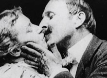 Số phận của bộ phim đầu tiên có cảnh hôn môi