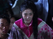 Bom tấn 19+ thay đạo diễn sau lùm xùm bị tẩy chay vì nội dung bạo lực, netizen sợ "hỏng cả bộ phim"