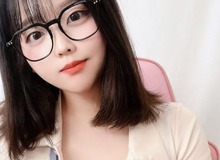 Từng vướng dram cố tình lộ "điểm nóng", nữ streamer lại gây tranh cãi với gu thời trang "bung cúc áo"