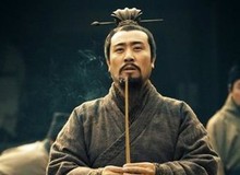Sau khi Quan Vũ qua đời, tại sao Lưu Bị lại xưng đế trước mà không lập tức dẫn quân báo thù cho nghĩa đệ?