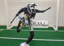 Nhóm sinh viên phát triển robot hình người có kỹ năng đá bóng 'giỏi hơn cả Messi', sẽ đi đá giải ở Pháp thời gian tới