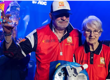 Cặp game thủ bá đạo, tổng tuổi đời lên tới hơn 180, vẫn vô địch giải đấu thể thao điện tử